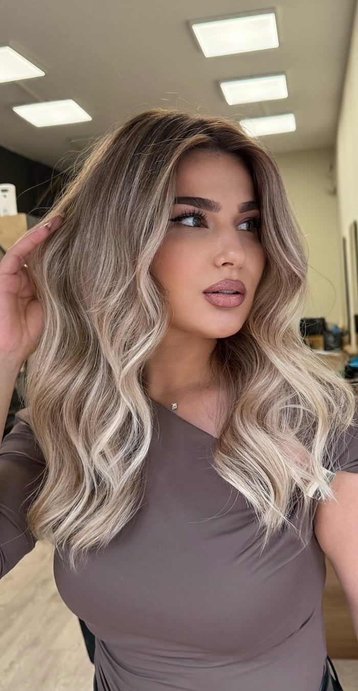 Creamy Beige Blonde With Root Shadow Creamy Beige Blonde With Root Shadow