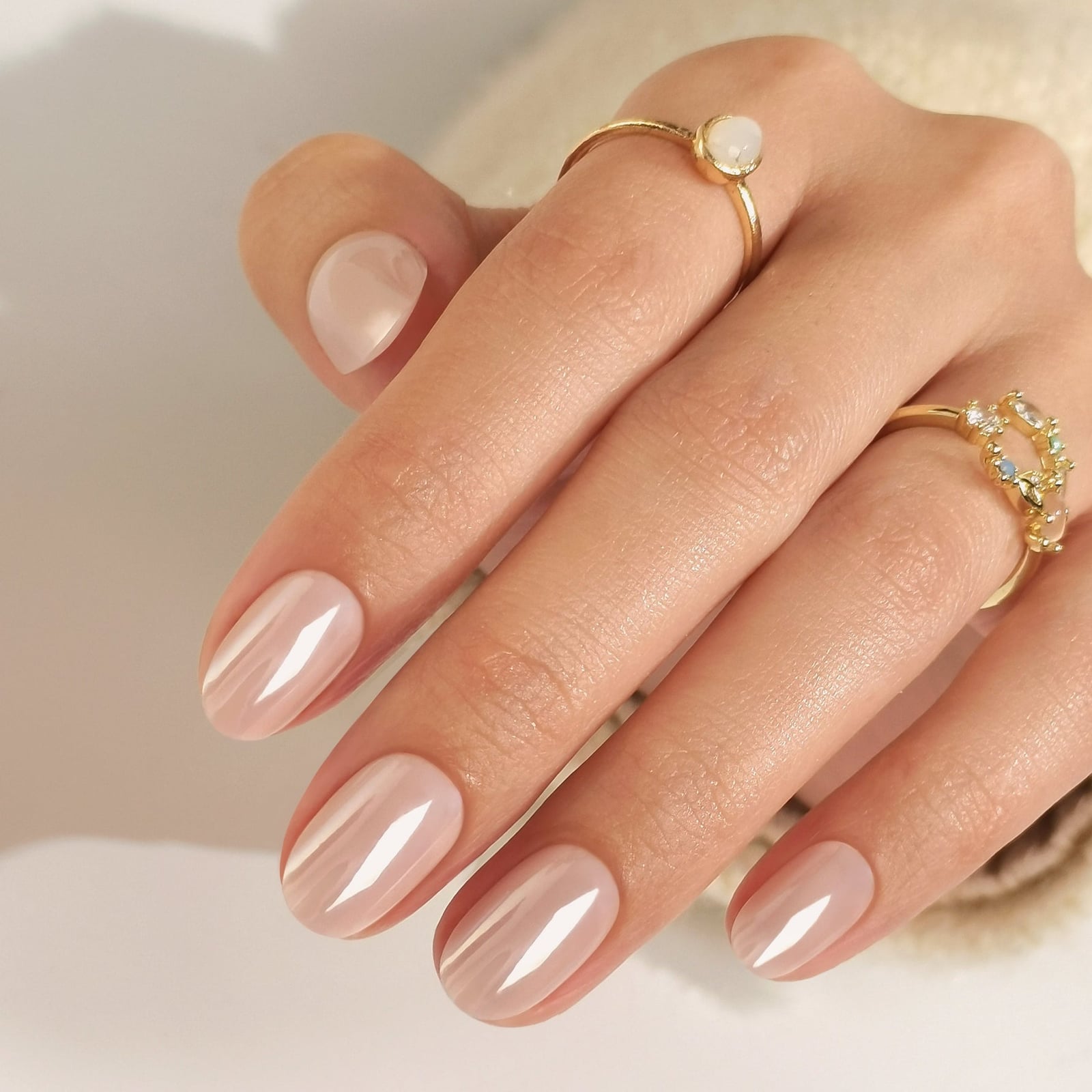 Soft Beige Aurora Shimmer Short Oval Nails — Beige Nails