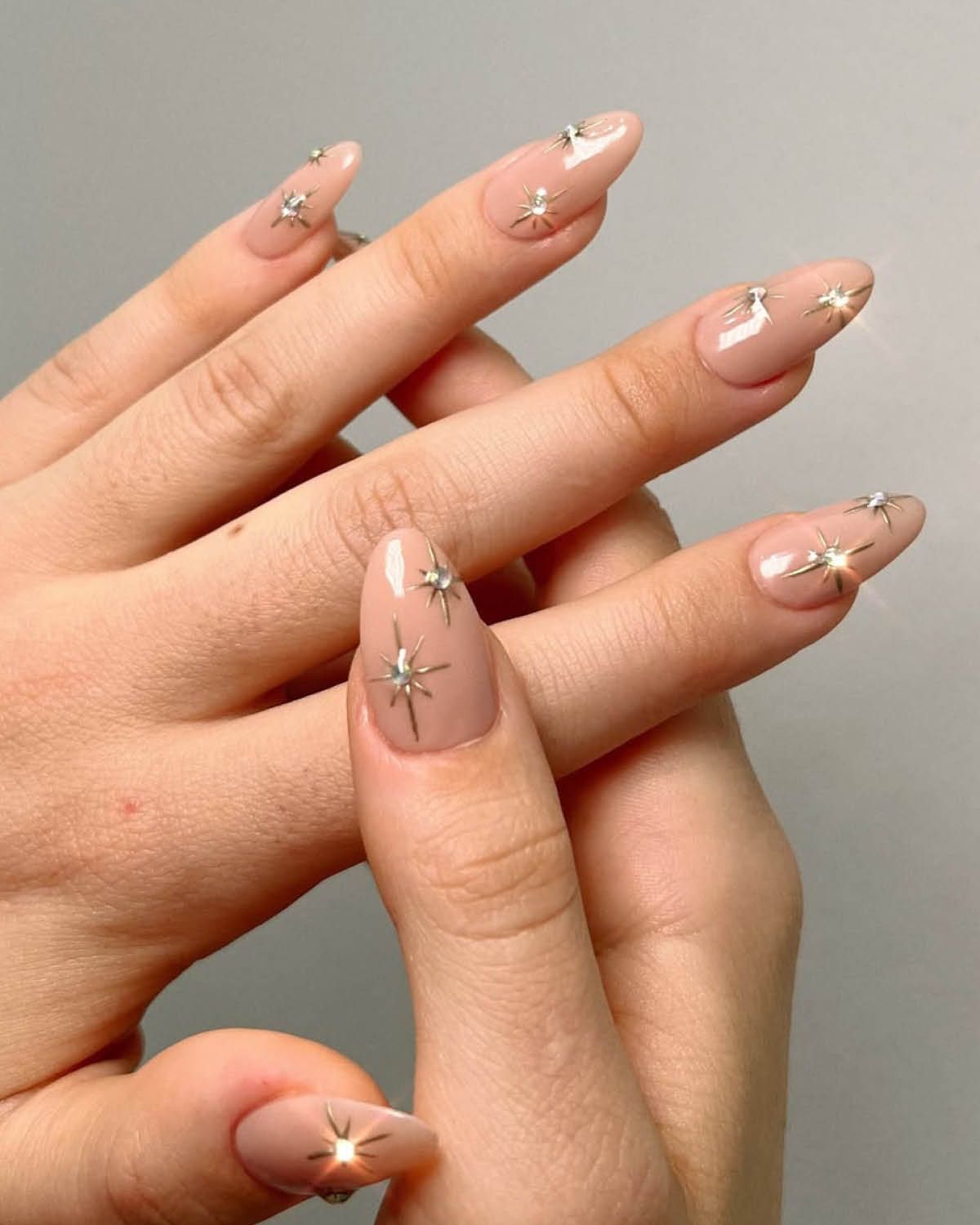 Sheer Nude Beige Star Rhinestone Glossy Medium Almond Nails — Beige Nails