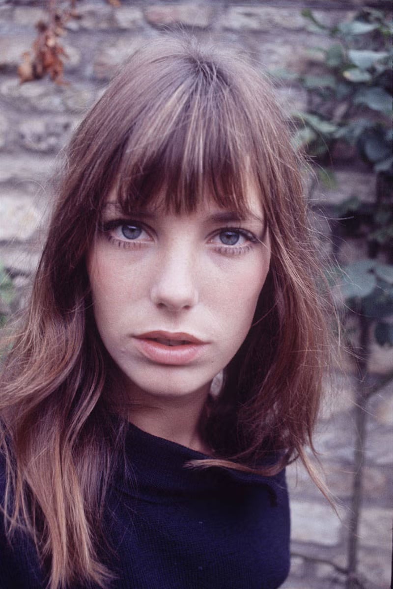 Collarbone Layers With Classic Birkin Bangs Collarbone Layers With Classic Birkin Bangs