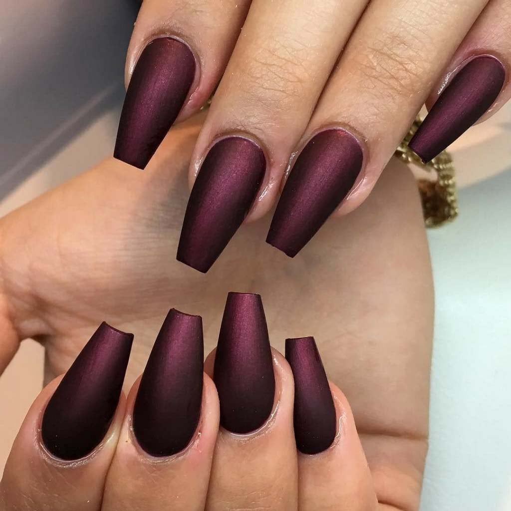 Short Oval Dark Cherry Gold Foil Accent Nails — Black Cherry Nails