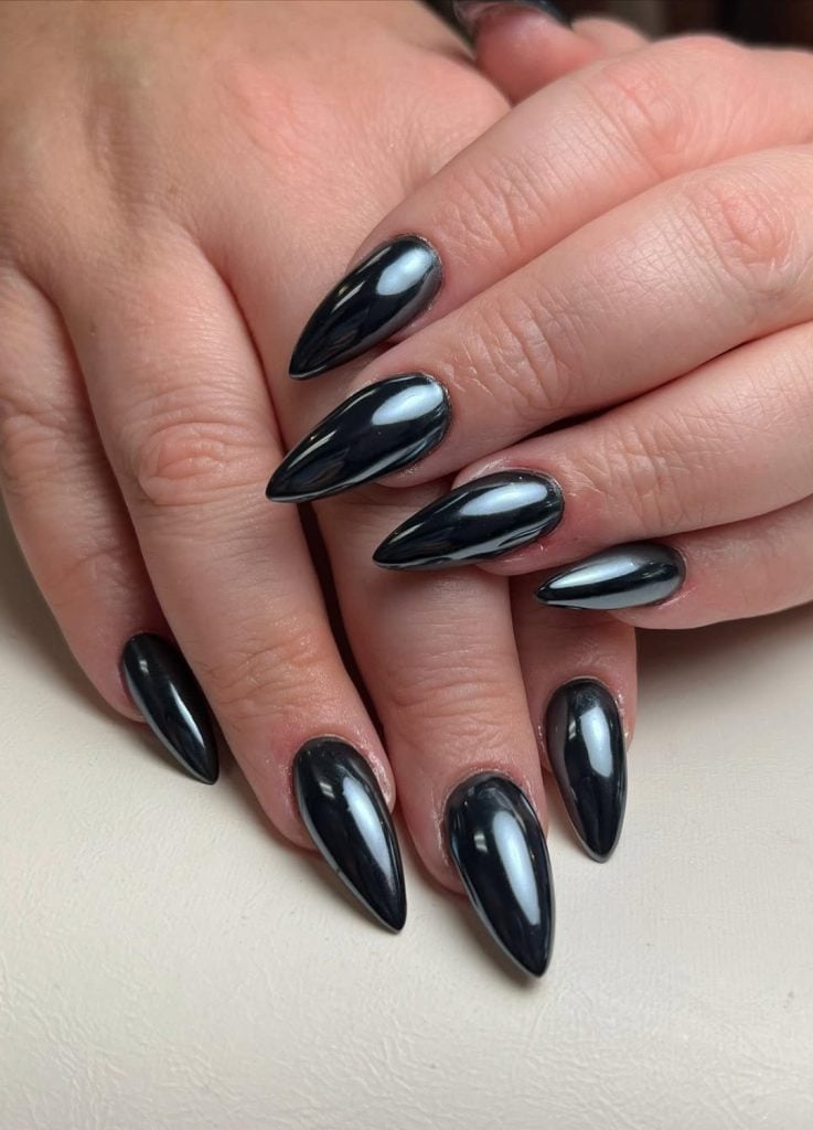Long Stiletto Black Chrome Mirror Surface Long Stiletto Black Chrome Mirror Surface — Black Chrome Nails