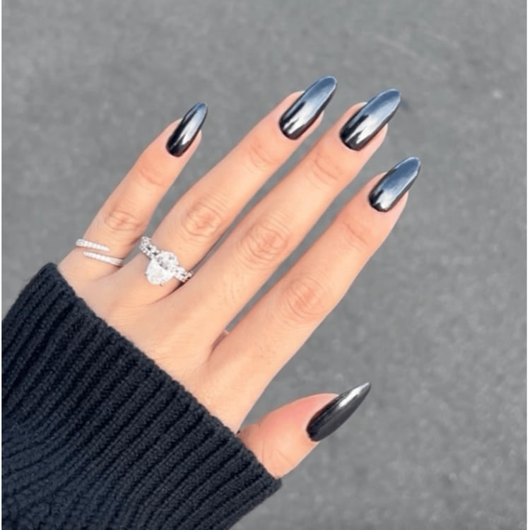 Medium Almond Black Chrome Mirror Effect Medium Almond Black Chrome Mirror Effect — Black Chrome Nails
