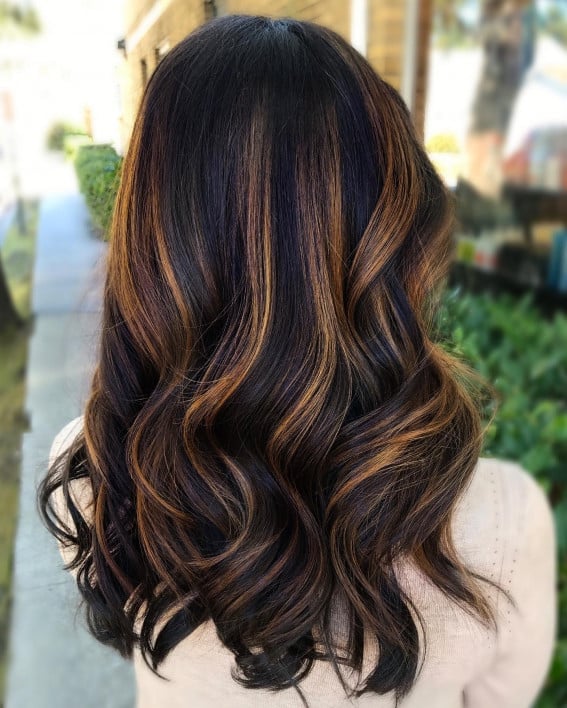 Mid-Back Black With High-Contrast Warm Brown Balayage, Close-Up Take Mid-Back Black With High-Contrast Warm Brown Balayage, Close-Up Take — Black Hair Balayage