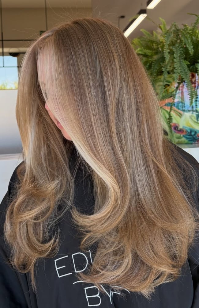 Collarbone Sandy Beige Blonde Balayage With Waves, Wavy Blowout Collarbone Sandy Beige Blonde Balayage With Waves, Wavy Blowout