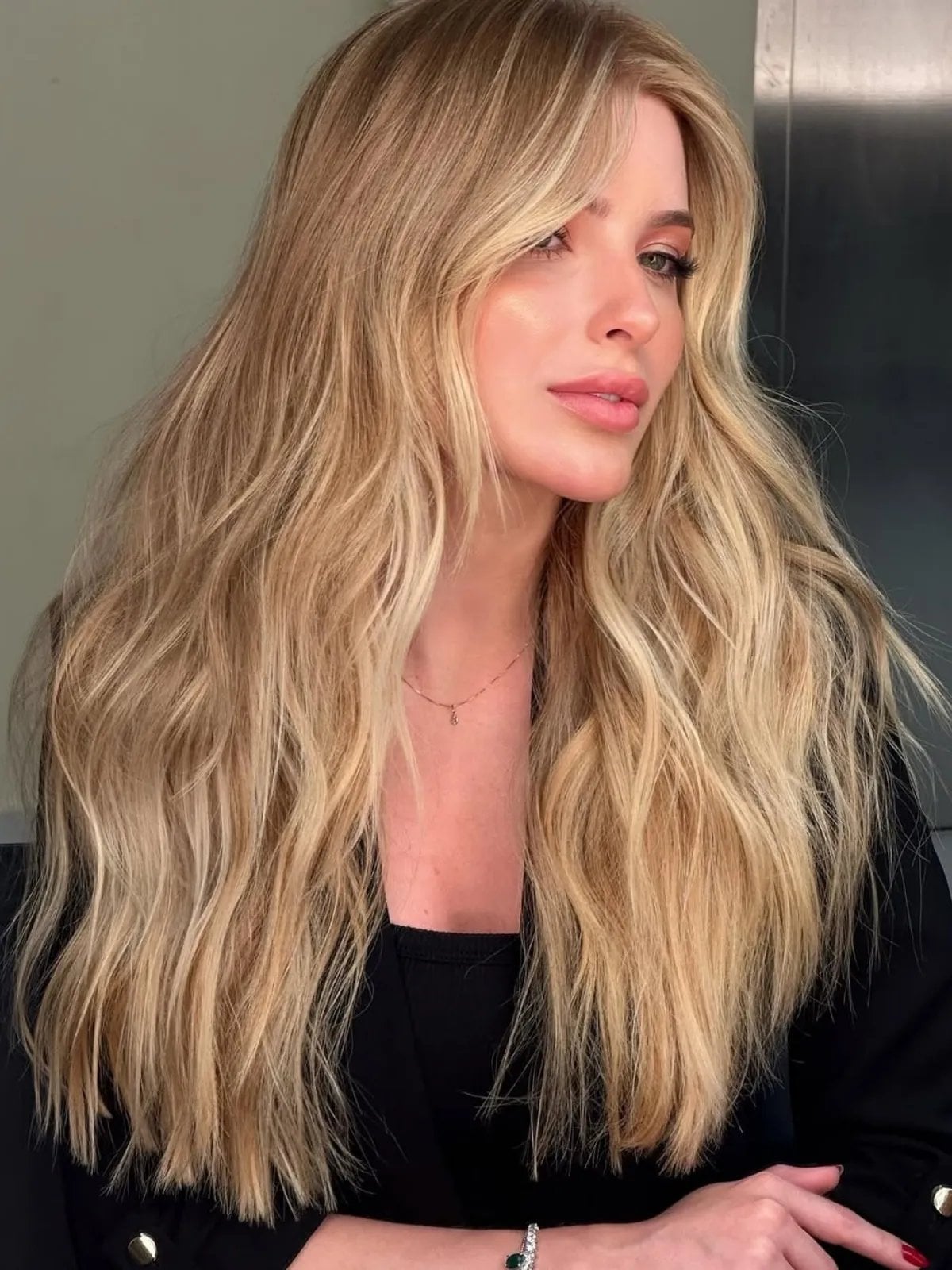 Collarbone Butter Blonde Balayage With Curtain Bangs, Wavy Blowout Collarbone Butter Blonde Balayage With Curtain Bangs, Wavy Blowout