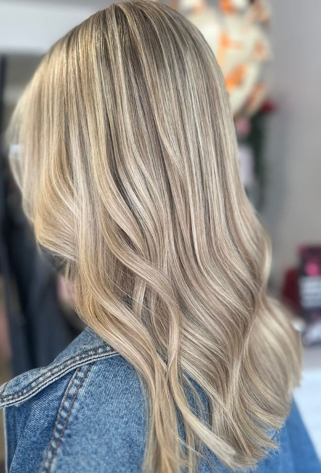 Collarbone Champagne Blonde Balayage With Loose Waves Collarbone Champagne Blonde Balayage With Loose Waves