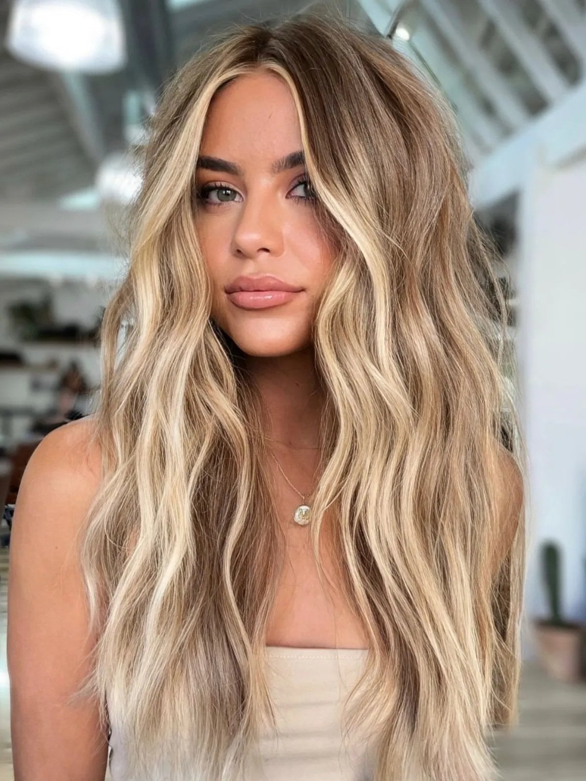 Collarbone Length Neutral Blonde With Highlights — Blonde Hair Colors