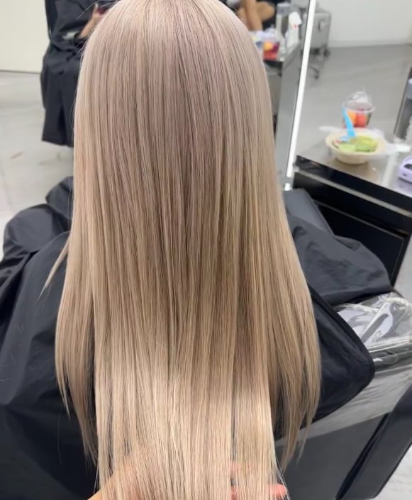 Mid-Back Multi-Dimensional Golden Blonde Mid-Back Multi-Dimensional Golden Blonde — Blonde Hair Trends