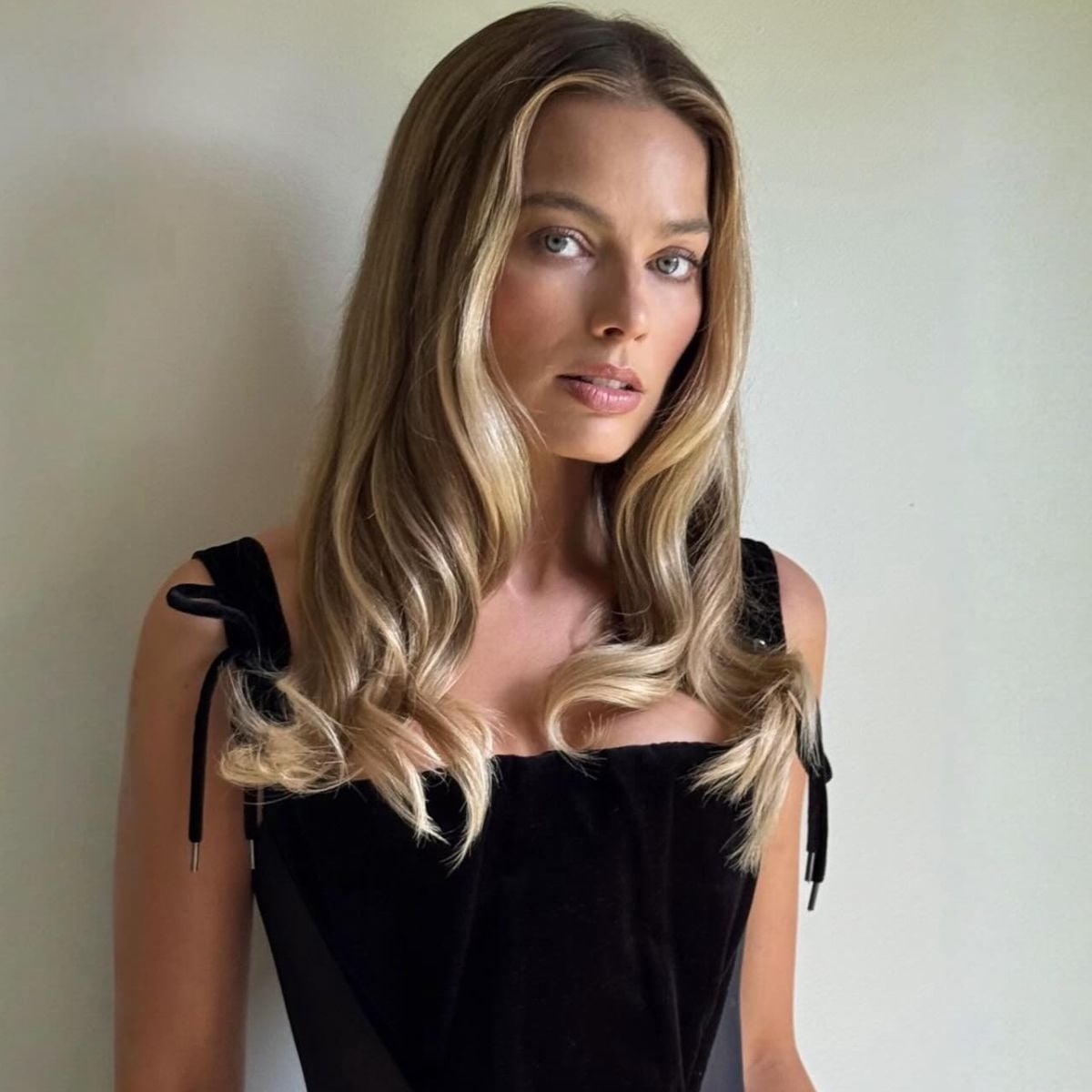 Shoulder Honey Blonde With Highlights Shoulder Honey Blonde With Highlights — Blonde Hair Trends
