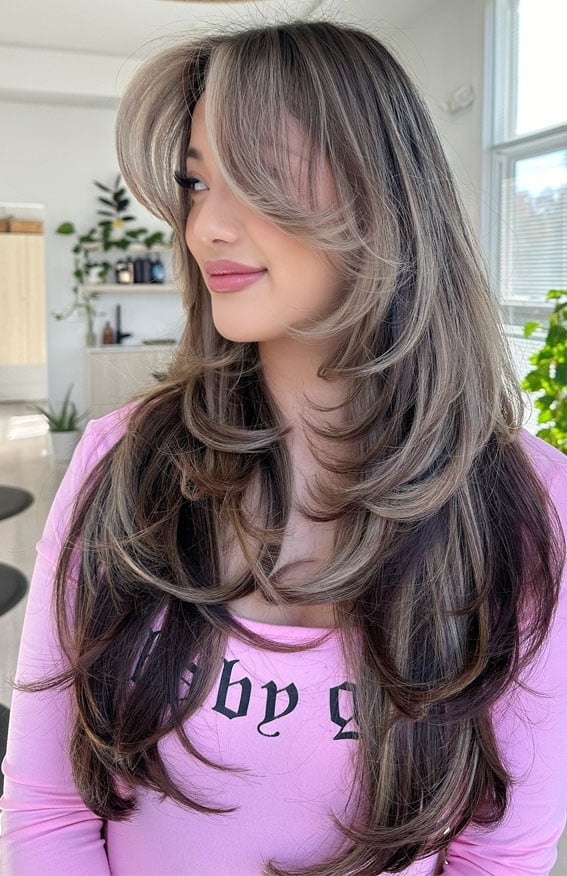Collarbone Ash Brown With Blonde Highlights And Layers