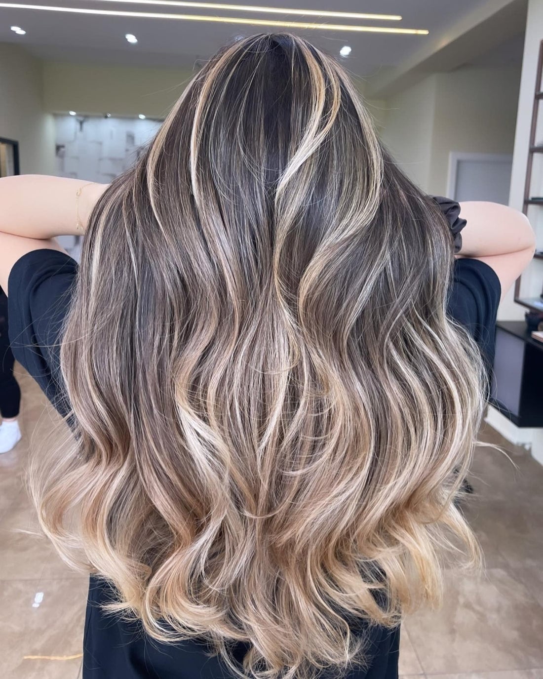 Mid-Back Dark Brown With Blonde Highlights, Wavy Thick
