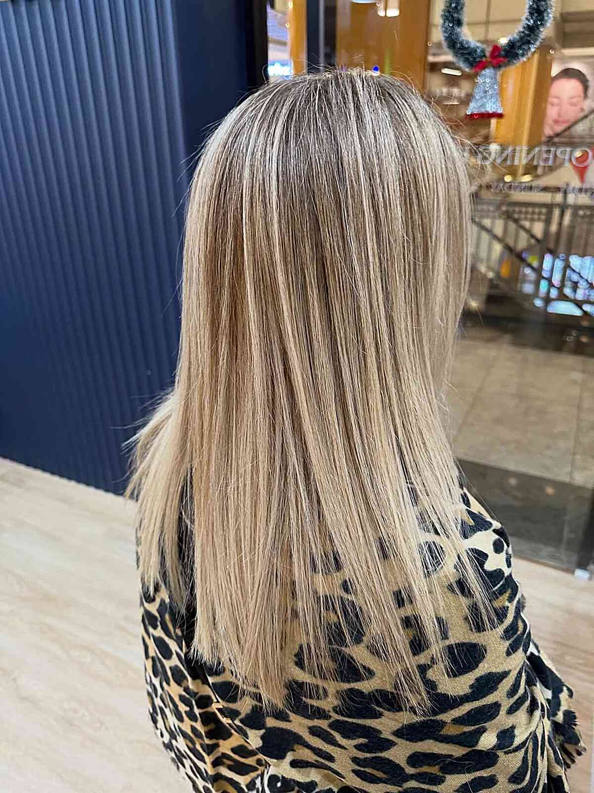 Collarbone Blunt Cut Light Blonde With Highlights — Blonde Highlights