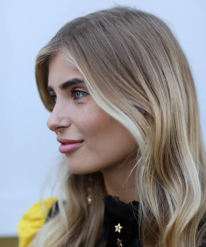 Shoulder Length Chunky Blonde Highlights With Curtain, Close-Up Take