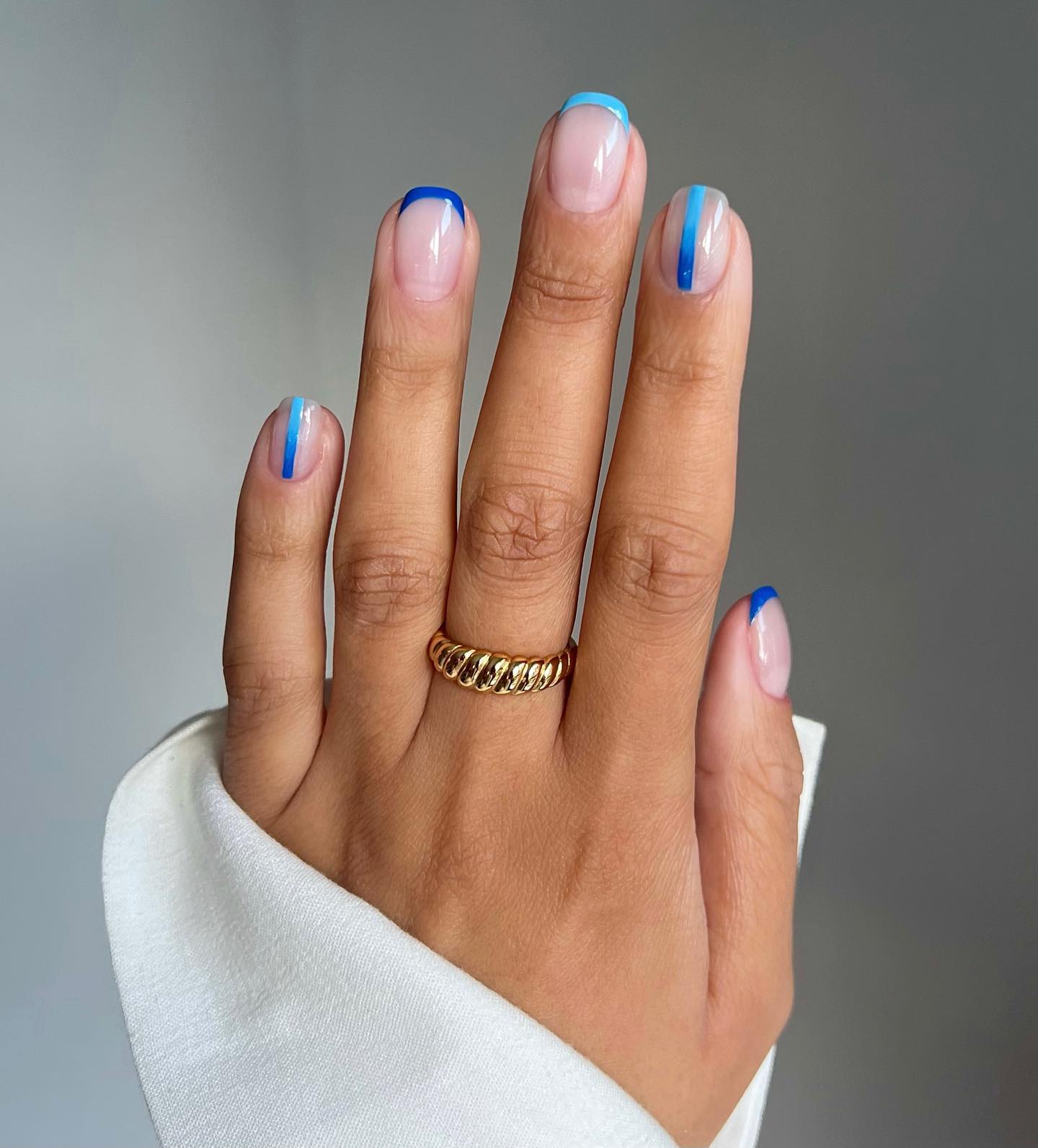 Nude Base Graphic Blue Line Nails — Blue Nails