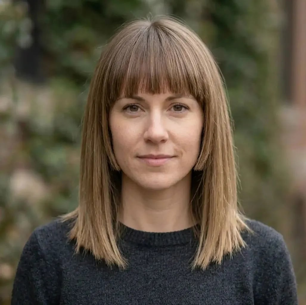 Light Brown Bob With Sharp Blunt Bangs Light Brown Bob With Sharp Blunt Bangs