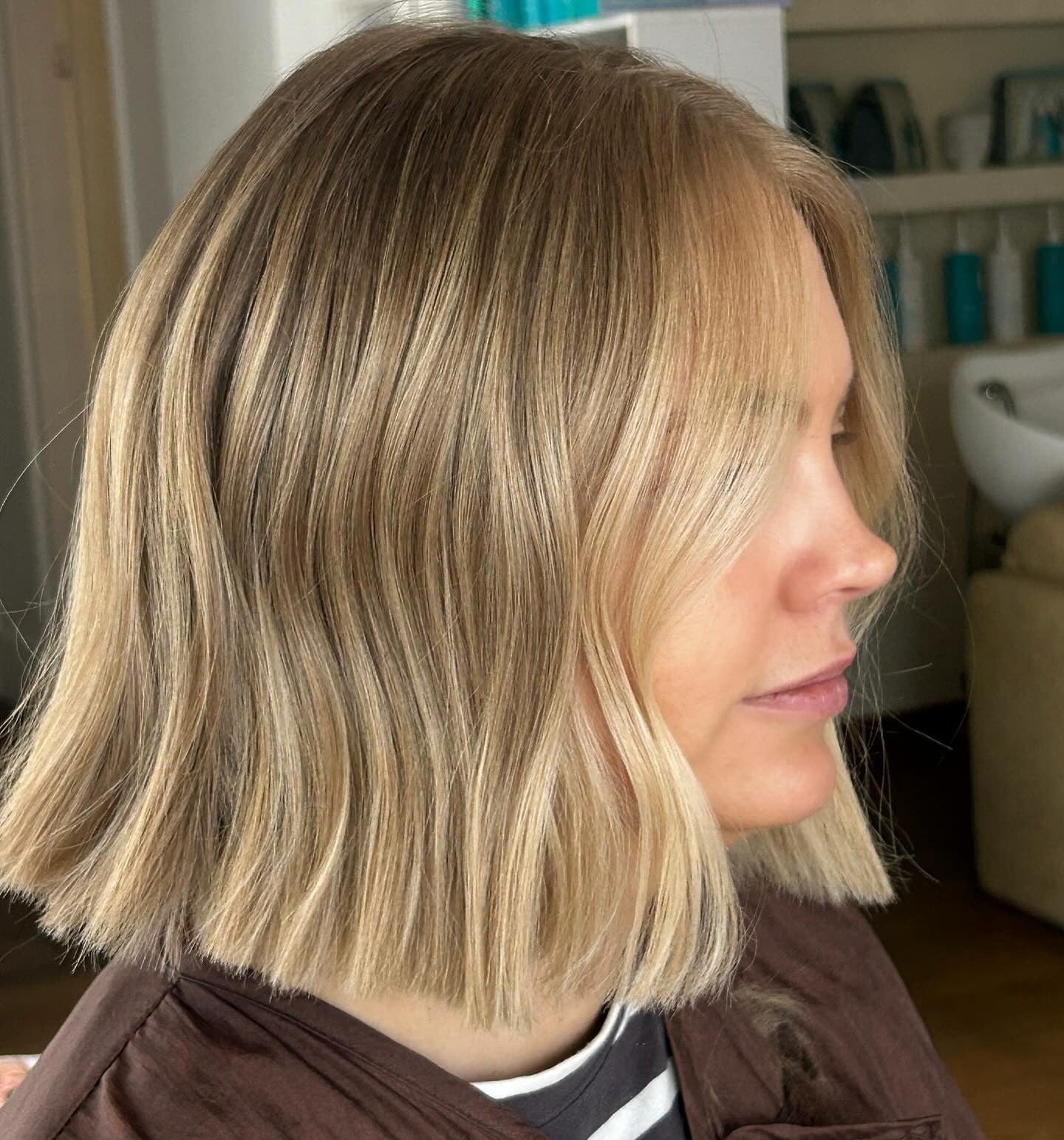 Blonde Chin Length Bob With Highlights Blonde Chin Length Bob With Highlights — Blunt Bob