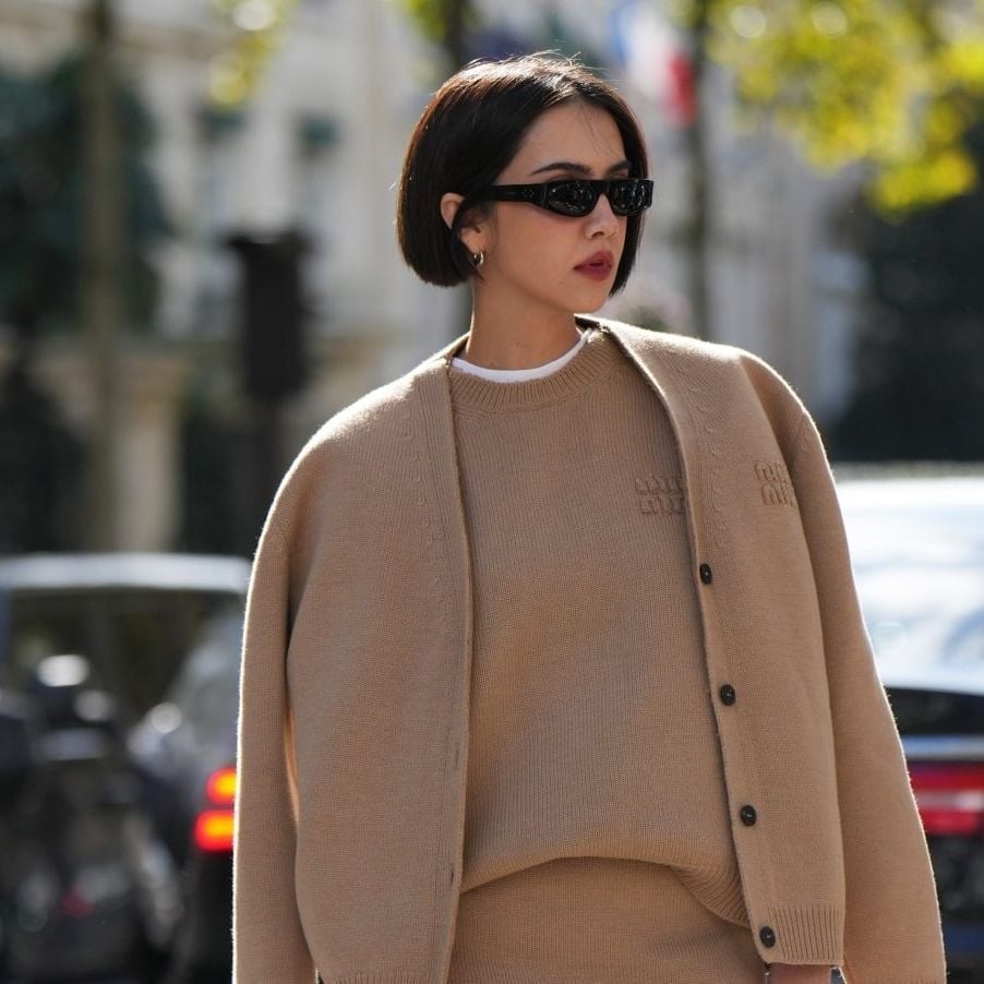 Thick Dark Brown Chin Length Bob, Straight Thick Dark Brown Chin Length Bob, Straight — Blunt Bob