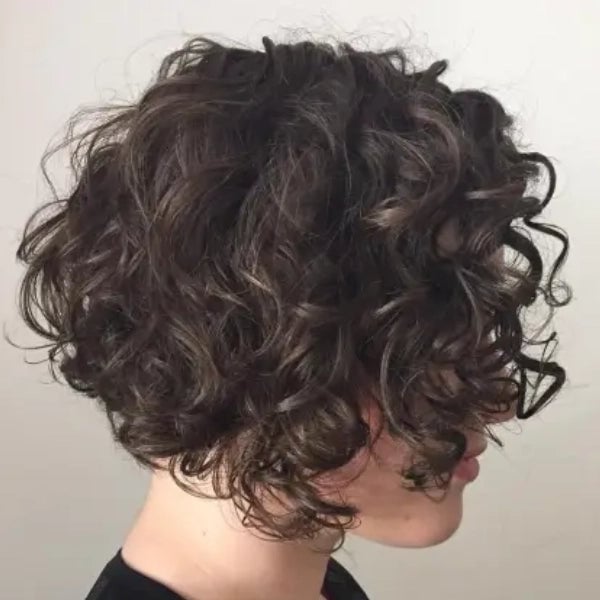Chin Bob With Caramel Highlights And Short Bangs Chin Bob With Caramel Highlights And Short Bangs — Bob for Curly Hair