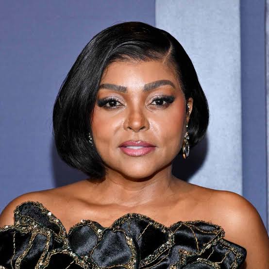 Polished Chin Bob With Deep Side Part — Bob for Round Face