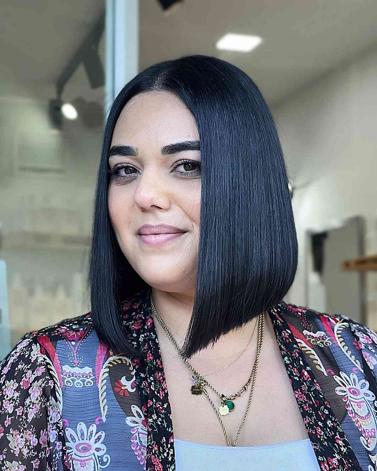 Sleek Collarbone Blunt Bob Black — Bob for Round Face