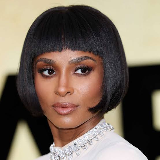Sleek Chin Bob With Blunt Bangs, Black — Bob for Round Face