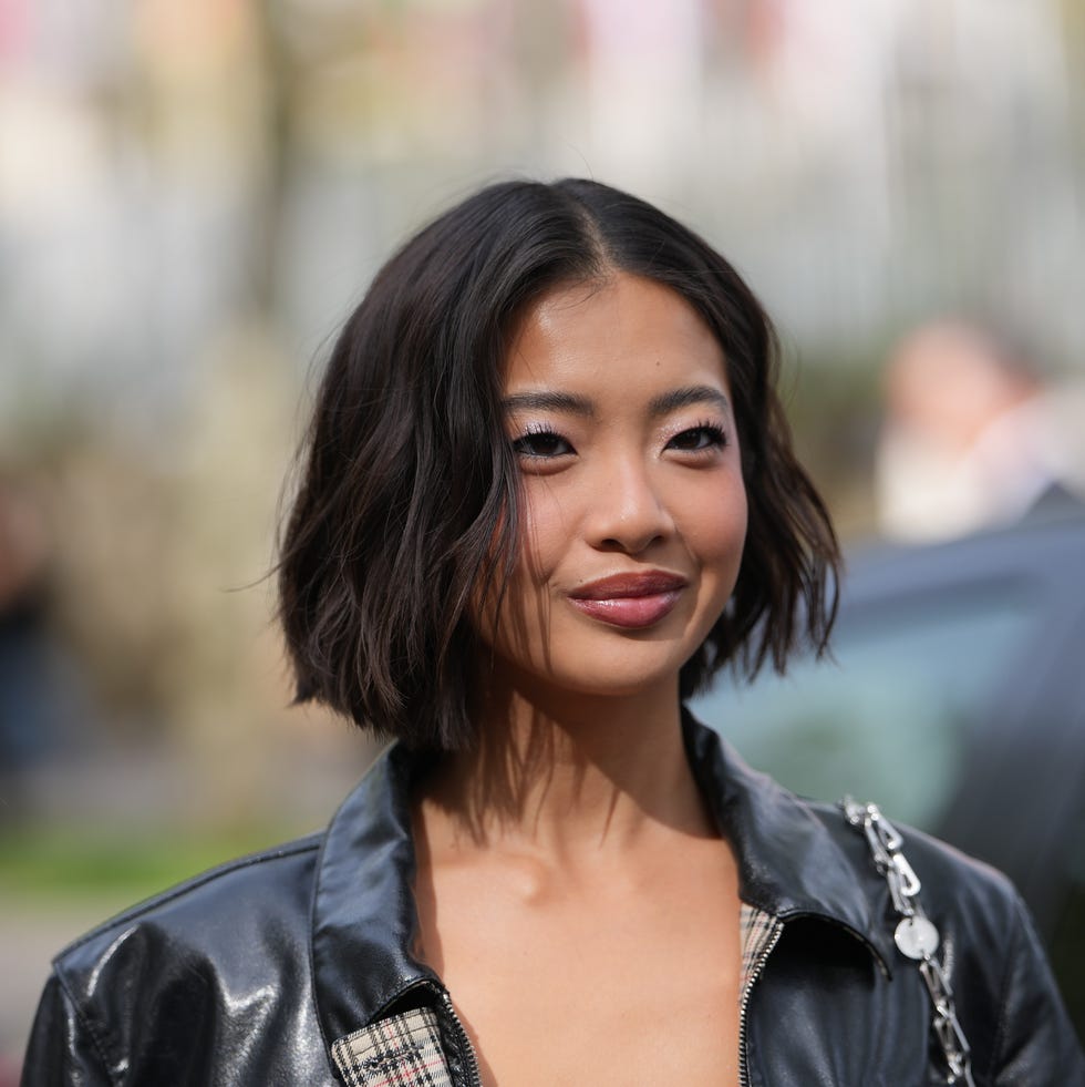 Chin Bob Loose Waves Dark Brown — Bob for Round Face