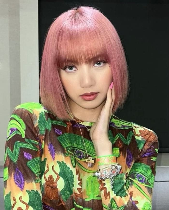 Wavy Bob With Blunt Bangs Side Part Wavy Bob With Blunt Bangs Side Part — Bob with Bangs