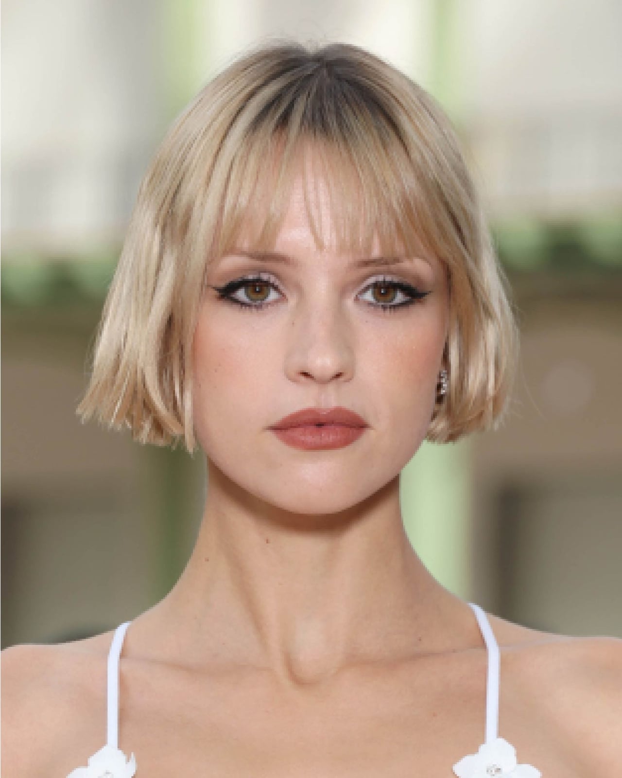 Ash Blonde Sleek Bob With Blunt Bangs, Chin Ash Blonde Sleek Bob With Blunt Bangs, Chin — Bob with Bangs