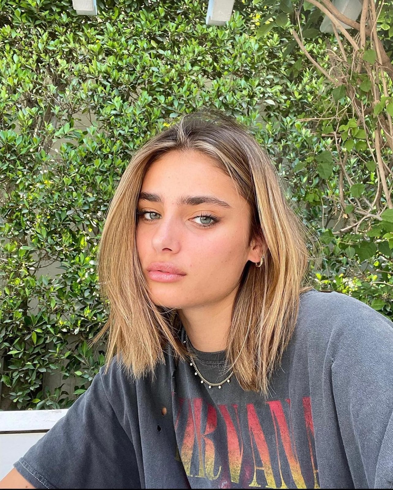 Honey Blonde Collarbone Bob Honey Blonde Collarbone Bob — Box Bob