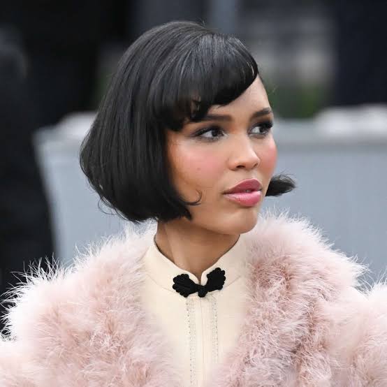 Black Bob With Blunt Bangs Black Bob With Blunt Bangs — Box Bob