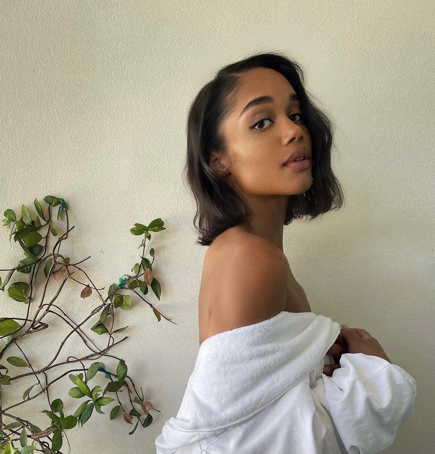 Chin Bob With Natural Wavy Texture and Side Part Chin Bob With Natural Wavy Texture and Side Part — Boyfriend Bob