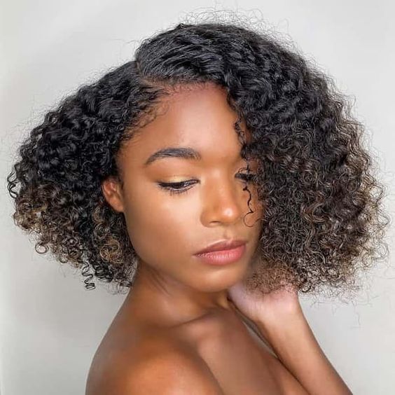 Collarbone Bob With Defined Curls and Caramel Highlights Collarbone Bob With Defined Curls and Caramel Highlights — Boyfriend Bob