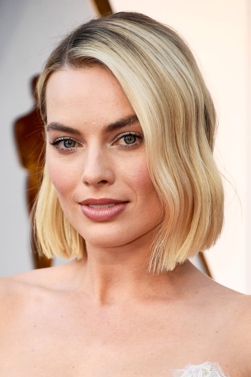 Chin Bob With Soft Waves and Blonde Highlights Chin Bob With Soft Waves and Blonde Highlights — Boyfriend Bob