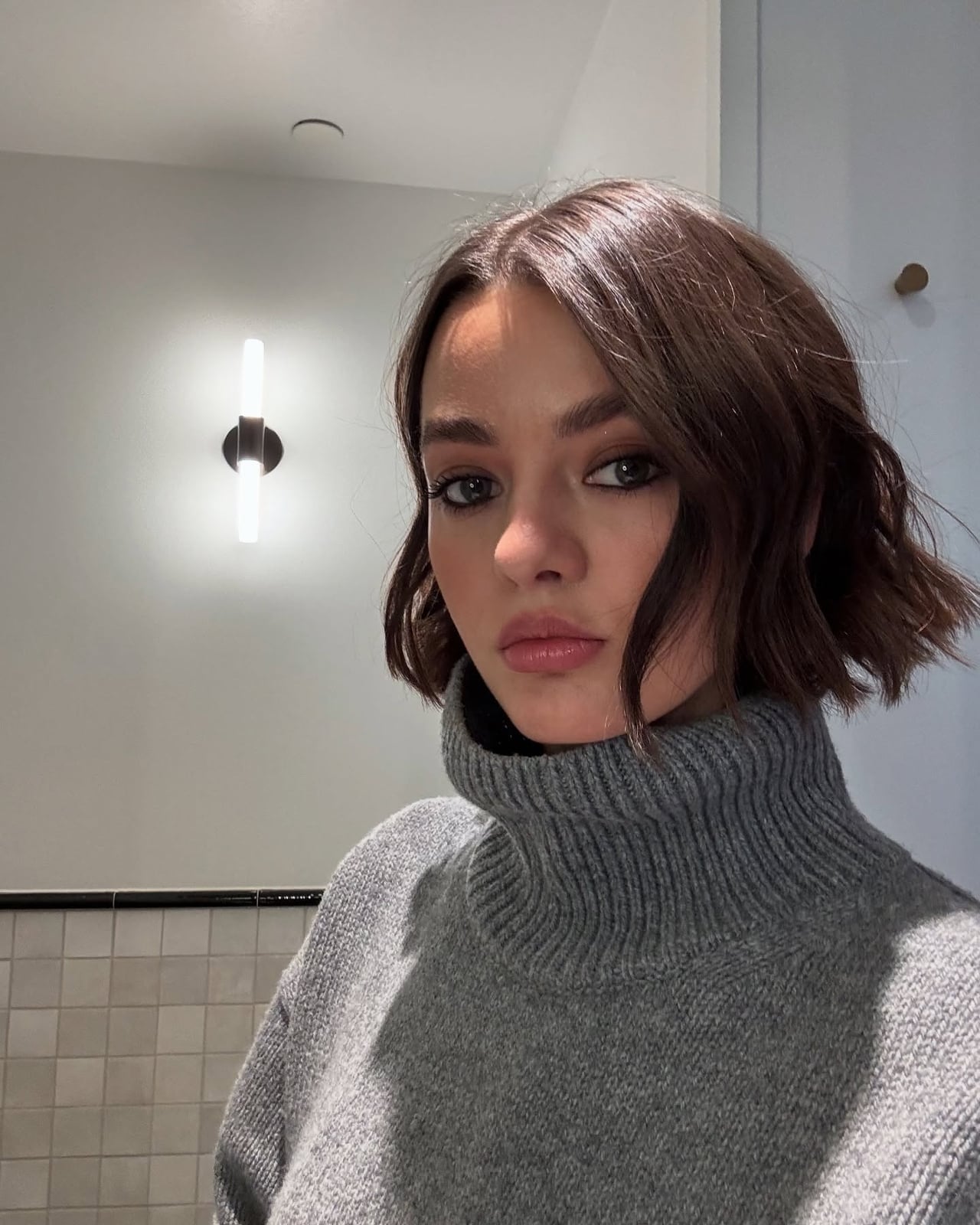 Wavy Bob With Natural Waves and Side Part Wavy Bob With Natural Waves and Side Part — Boyfriend Bob
