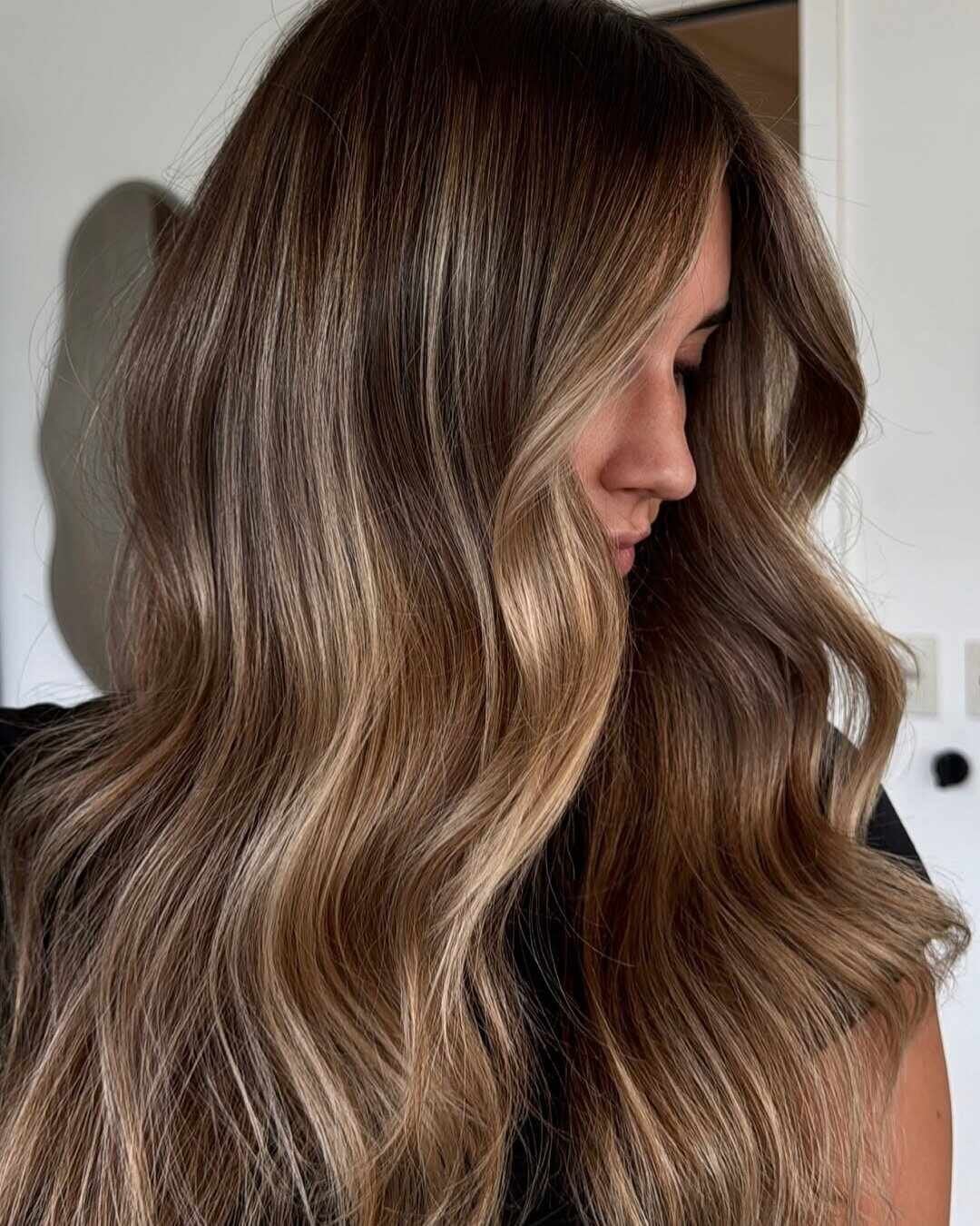 Collarbone Bronde With Lighter Blonde Face-Framing Highlights — Bronde Hair