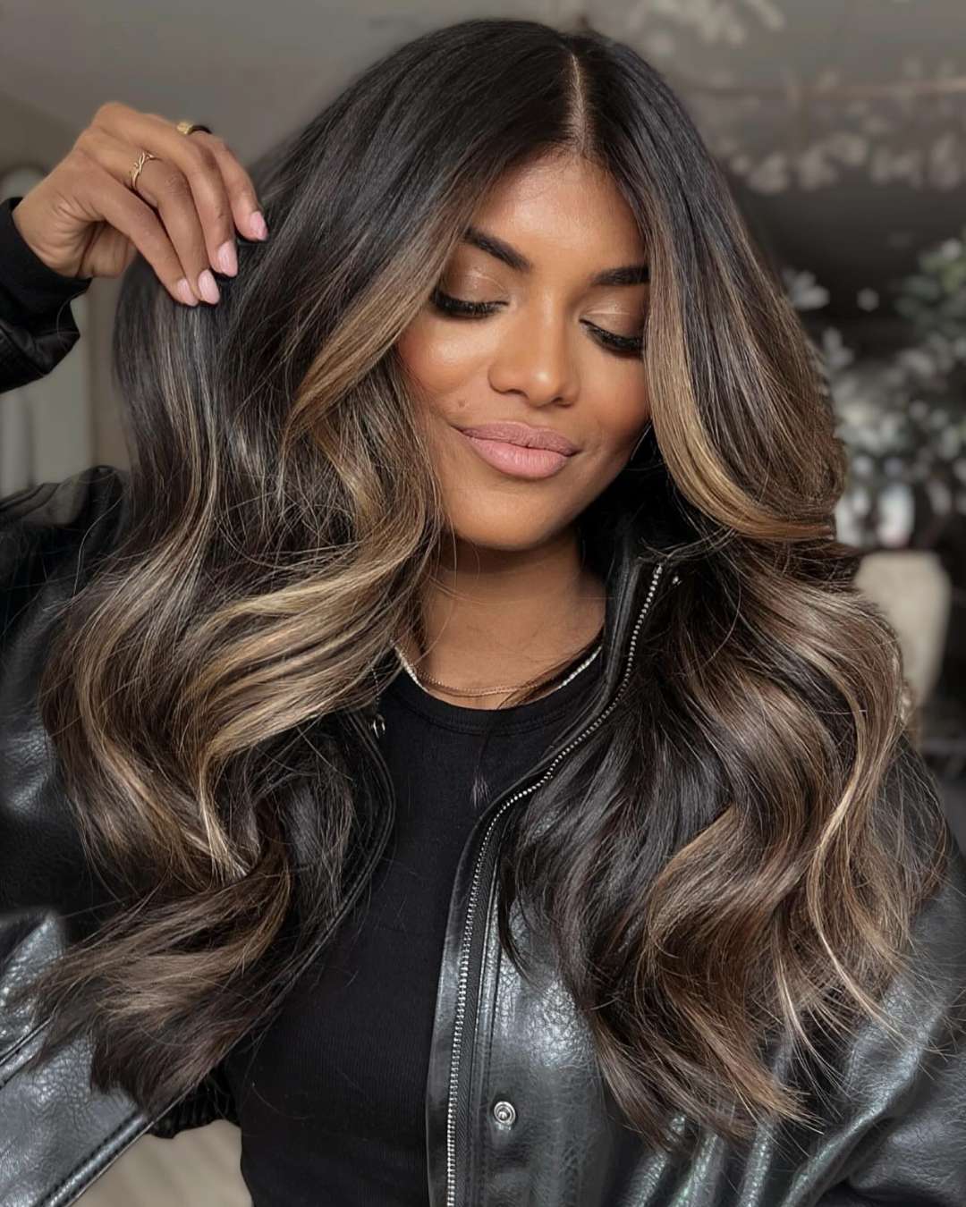 Mid-Back Layers With Honey And Caramel Balayage, Wavy Mid-Back Layers With Honey And Caramel Balayage, Wavy — Brunette Balayage