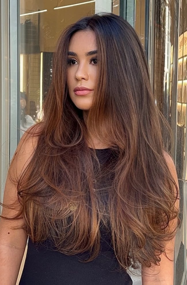 Collarbone Layers With Caramel Balayage and Curtain, Close-Up Take Collarbone Layers With Caramel Balayage and Curtain, Close-Up Take — Brunette Balayage