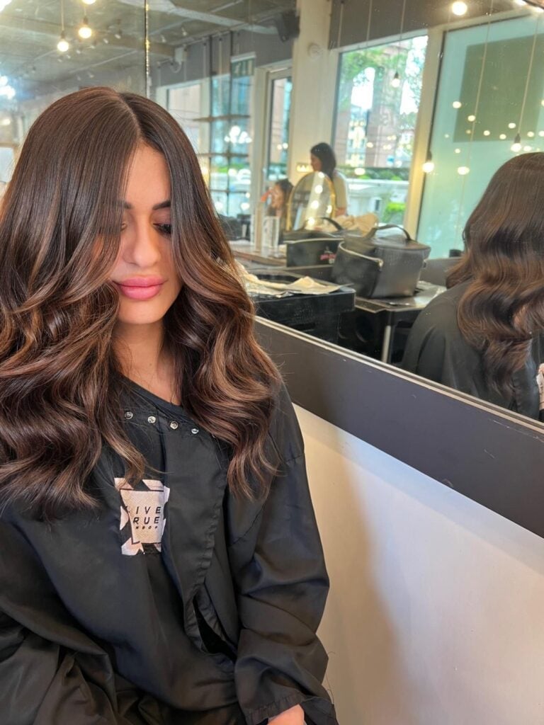 Wavy Collarbone With Warm Brown Balayage Wavy Collarbone With Warm Brown Balayage — Brunette Balayage