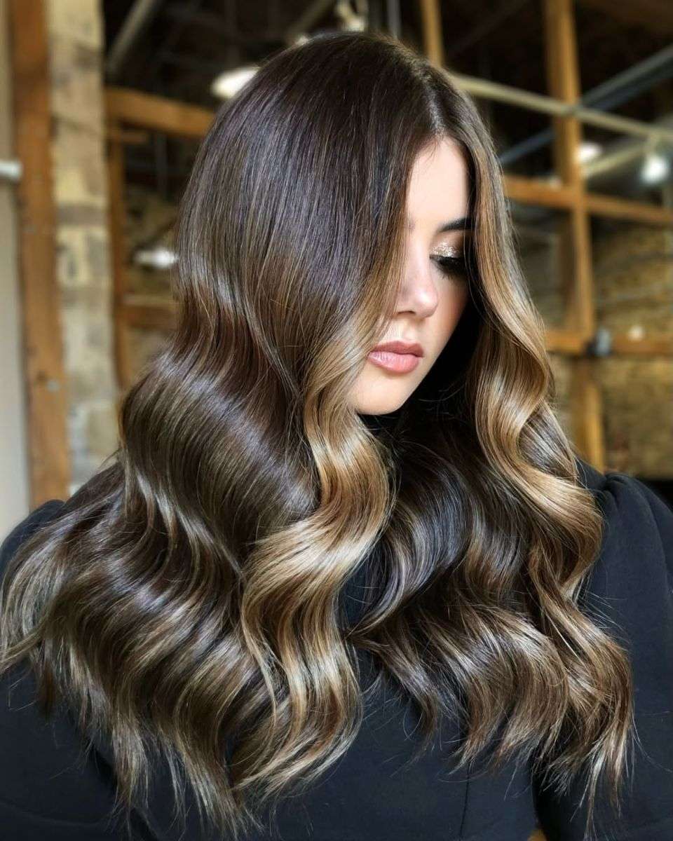 Collarbone Length With Blended Brunette Balayage Collarbone Length With Blended Brunette Balayage