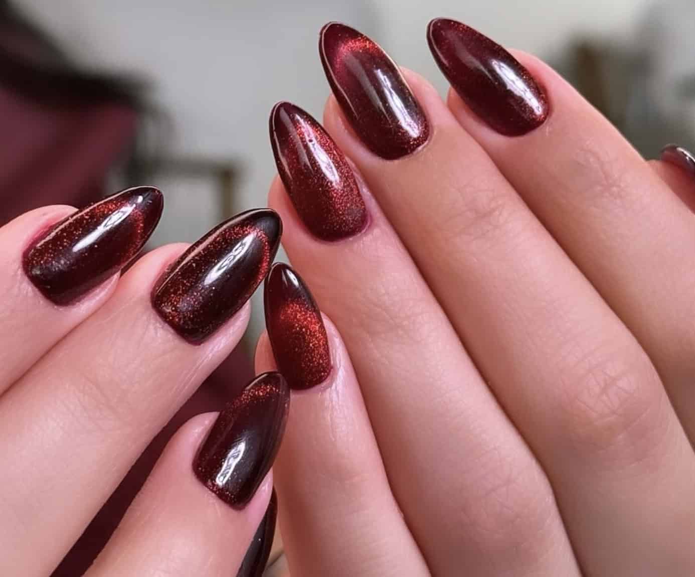 Medium Almond Burgundy Cat-Eye Shimmer — Burgundy Nails