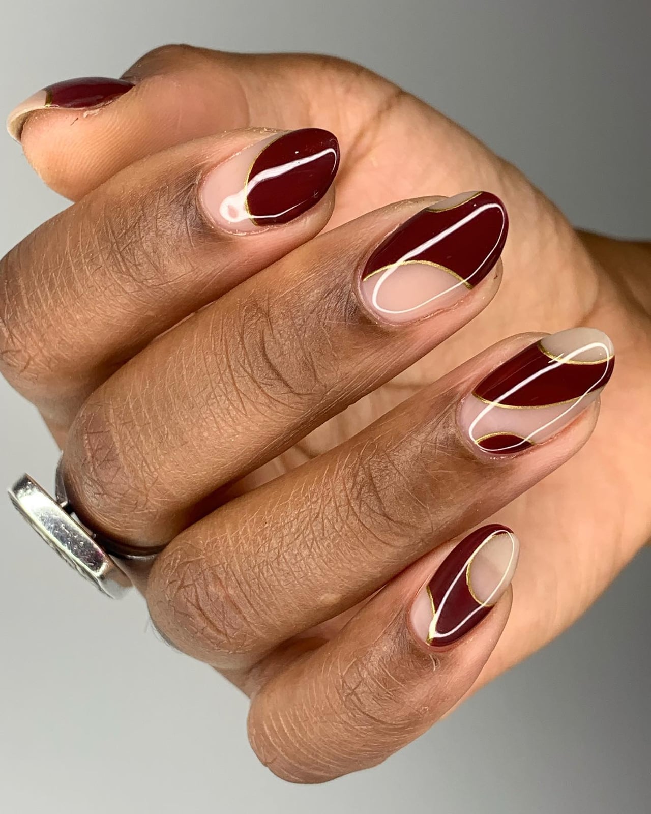 Medium Oval Burgundy Gold Abstract Lines — Burgundy Nails