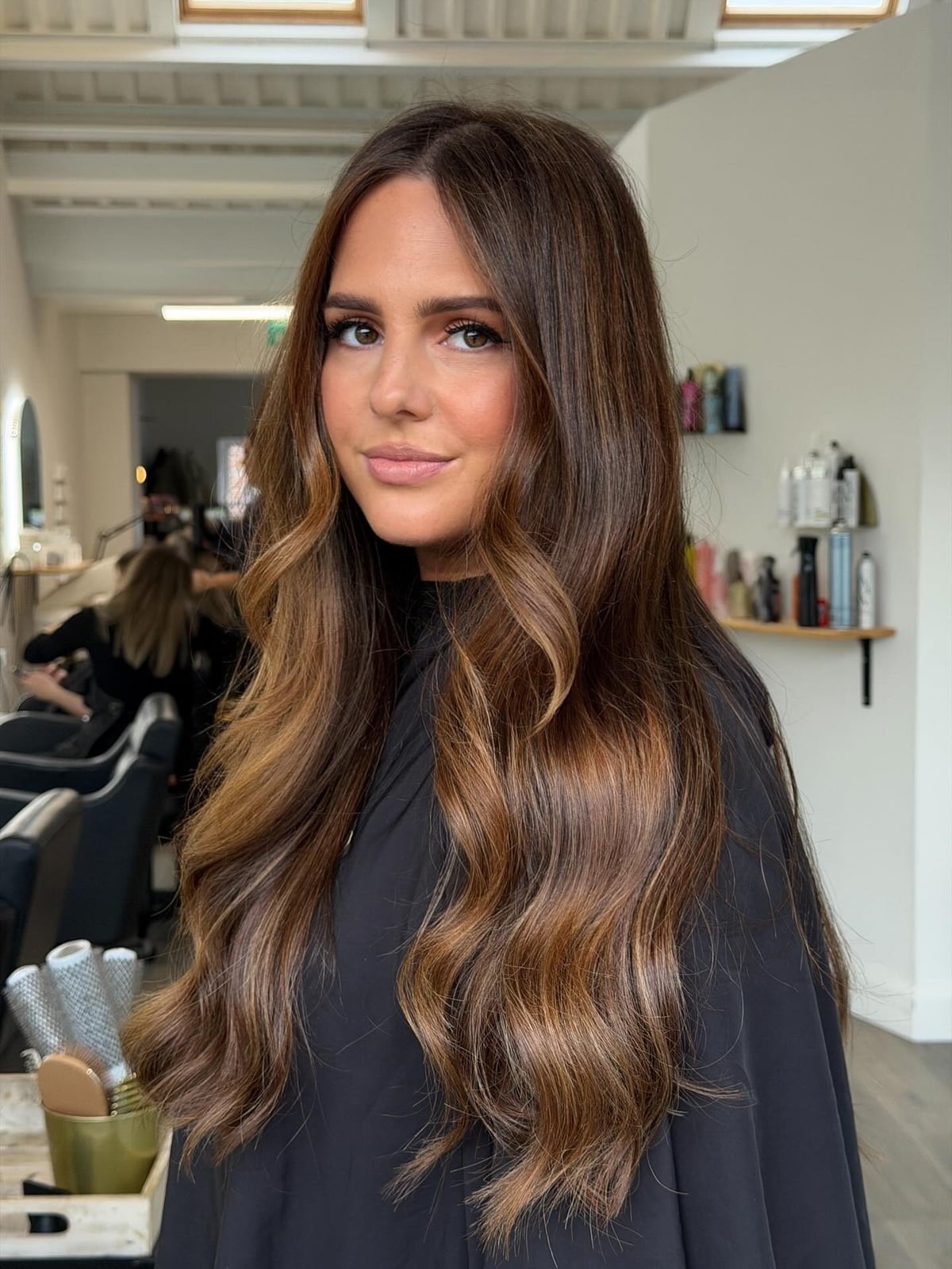Mid-Back Brunette With Side-Parted Caramel Highlights Mid-Back Brunette With Side-Parted Caramel Highlights — Caramel Brunette