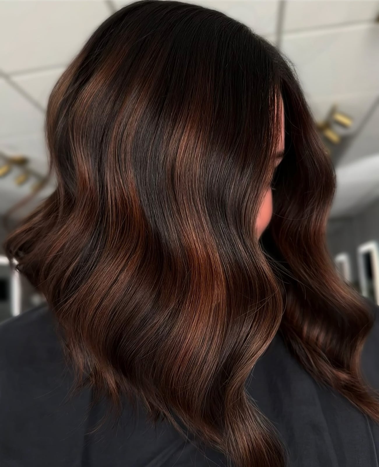 Mid-Back Brunette With Caramel Balayage And Waves, Middle Mid-Back Brunette With Caramel Balayage And Waves, Middle — Caramel Brunette