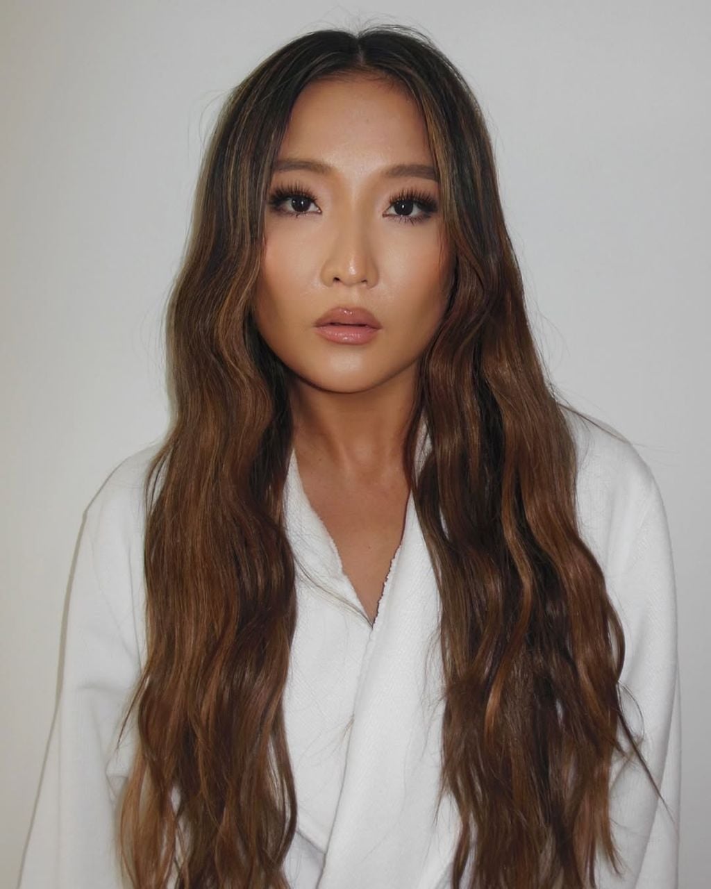 Mid-Back Brunette With Lived-In Caramel Balayage, Loose Waves Mid-Back Brunette With Lived-In Caramel Balayage, Loose Waves — Caramel Brunette