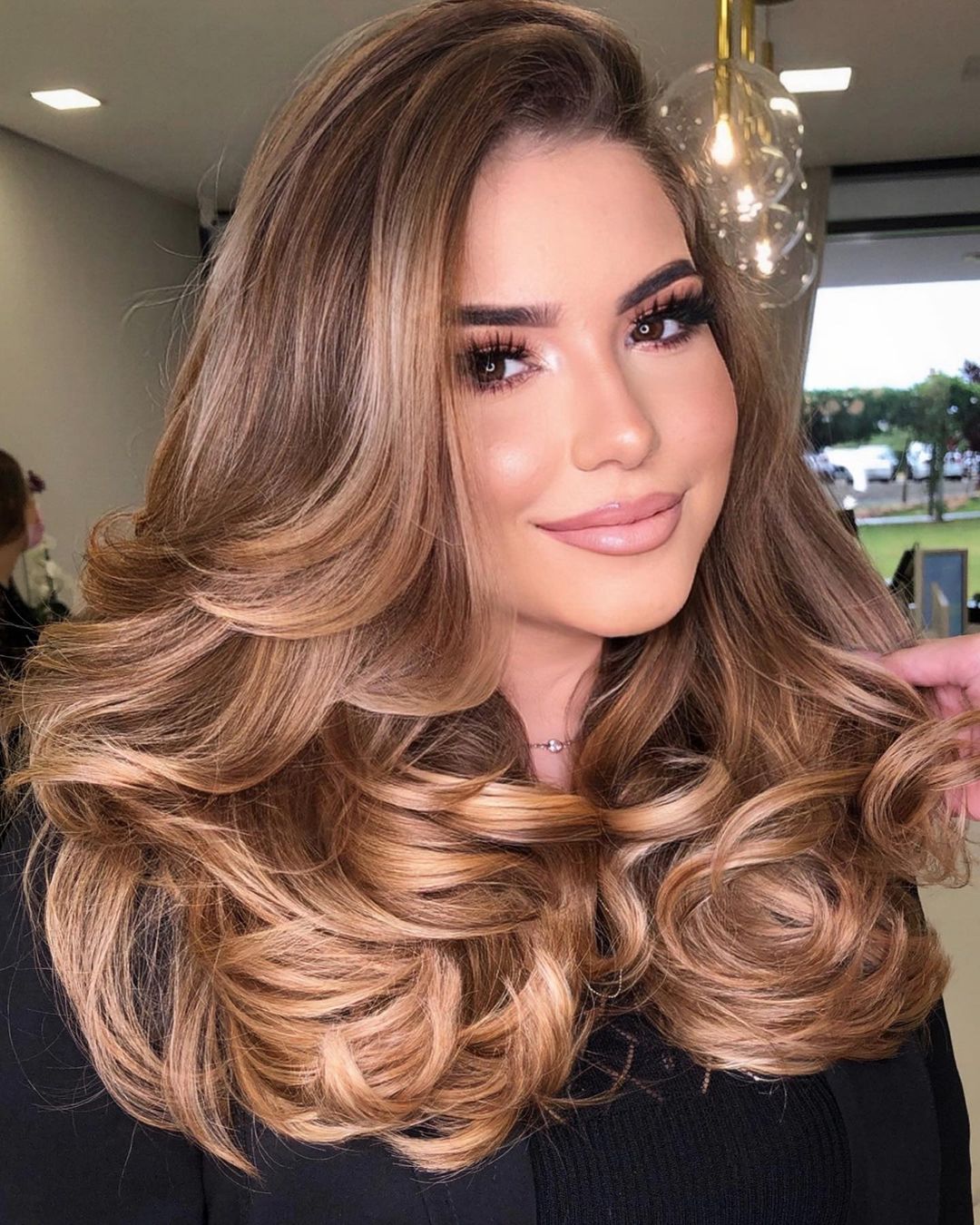 Mid-Back Honey Brown With Lighter Caramel Highlights Mid-Back Honey Brown With Lighter Caramel Highlights — Caramel Brunette