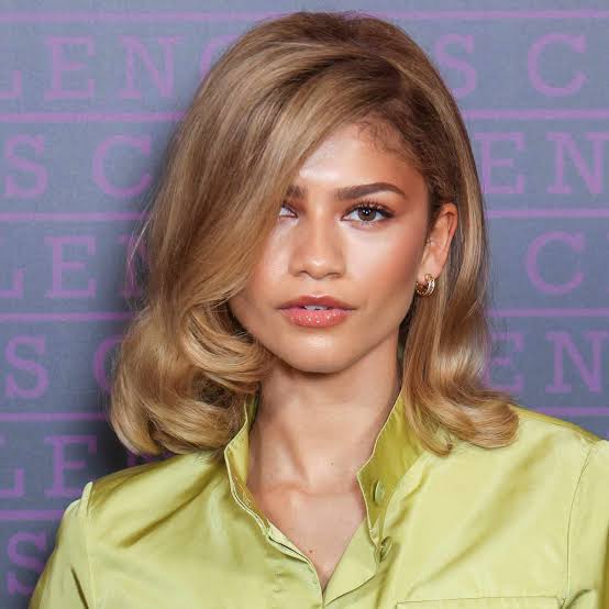Chin Length Champagne Blonde Lob Chin Length Champagne Blonde Lob