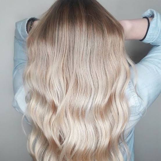 Chin Bob Champagne Blonde With Balayage Chin Bob Champagne Blonde With Balayage