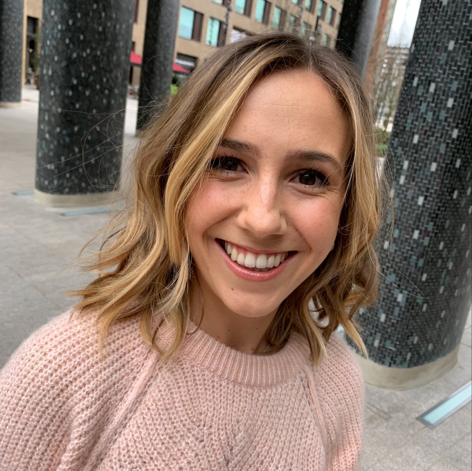 Collarbone Lob Champagne Blonde With Balayage Collarbone Lob Champagne Blonde With Balayage