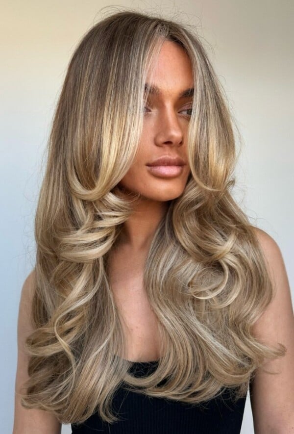 Long Wavy Champagne Blonde With Butter Highlights Long Wavy Champagne Blonde With Butter Highlights